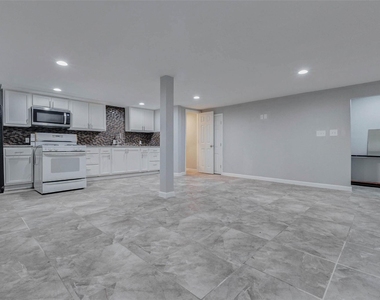 3205 Eastex Freeway - Photo Thumbnail 32