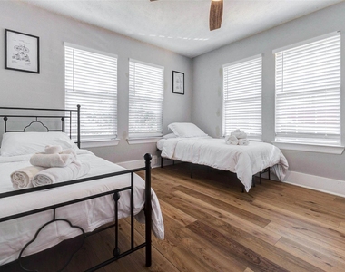3205 Eastex Freeway - Photo Thumbnail 24