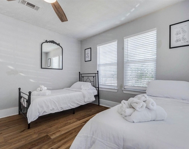 3205 Eastex Freeway - Photo Thumbnail 25