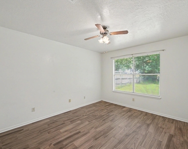 1605 Hazelwood Street - Photo Thumbnail 8