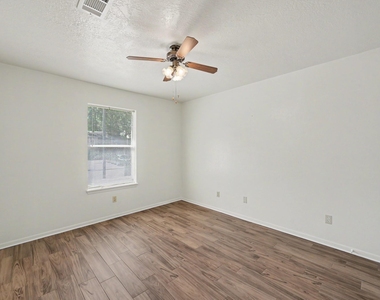 1605 Hazelwood Street - Photo Thumbnail 11