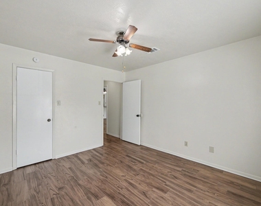 1605 Hazelwood Street - Photo Thumbnail 12