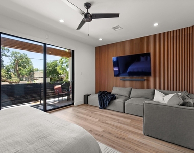 409 Blueberry Street - Photo Thumbnail 19