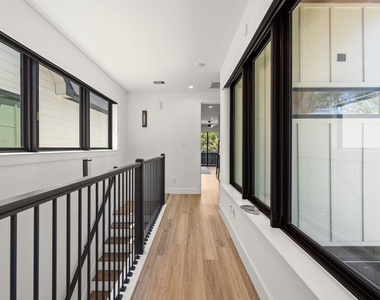 409 Blueberry Street - Photo Thumbnail 16