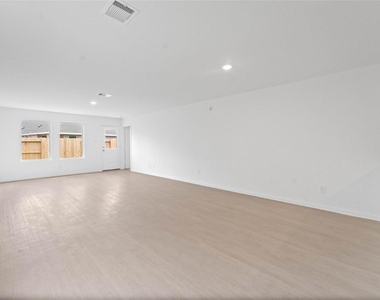 28735 Texas Plains Drive - Photo Thumbnail 3