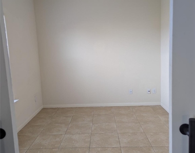 3919 Hollow Cove Lane - Photo Thumbnail 6