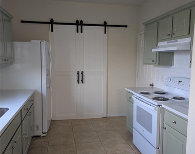 3919 Hollow Cove Lane - Photo Thumbnail 5