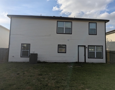 3919 Hollow Cove Lane - Photo Thumbnail 18