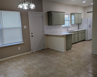 3919 Hollow Cove Lane - Photo Thumbnail 3