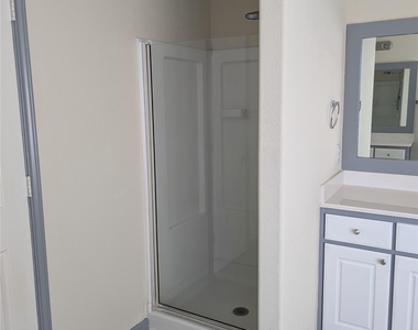 3919 Hollow Cove Lane - Photo Thumbnail 12