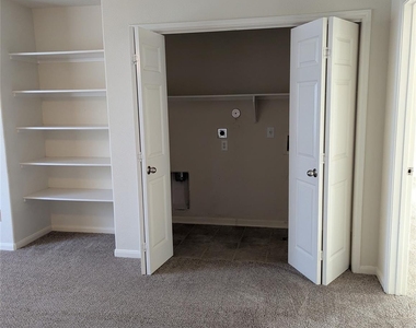 3919 Hollow Cove Lane - Photo Thumbnail 9