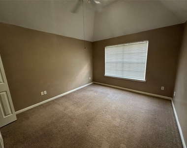 443 N Rivershire Drive - Photo Thumbnail 12