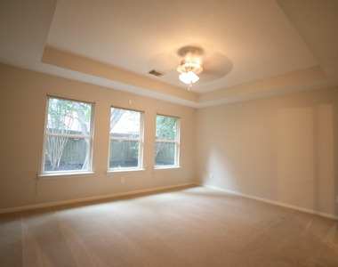 1715 Red Oak Terrace - Photo Thumbnail 16