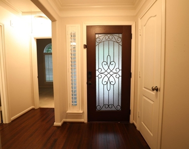 1715 Red Oak Terrace - Photo Thumbnail 6