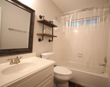 1715 Red Oak Terrace - Photo Thumbnail 25