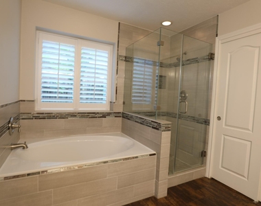 1715 Red Oak Terrace - Photo Thumbnail 18