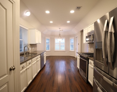 1715 Red Oak Terrace - Photo Thumbnail 11