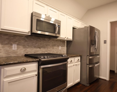 1715 Red Oak Terrace - Photo Thumbnail 15