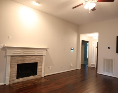 1715 Red Oak Terrace - Photo Thumbnail 7