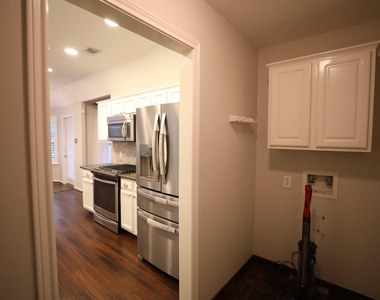 1715 Red Oak Terrace - Photo Thumbnail 27
