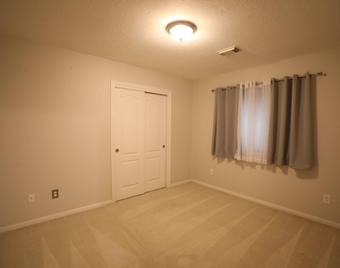 1715 Red Oak Terrace - Photo Thumbnail 23