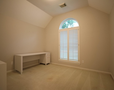 1715 Red Oak Terrace - Photo Thumbnail 21