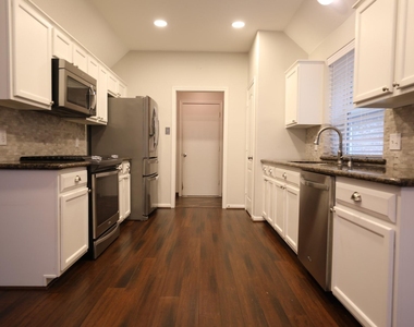 1715 Red Oak Terrace - Photo Thumbnail 14