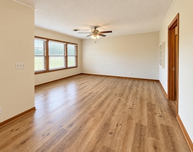 341 Jefferson Street - Photo Thumbnail 2