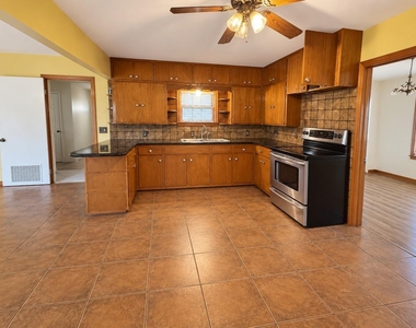 341 Jefferson Street - Photo Thumbnail 5