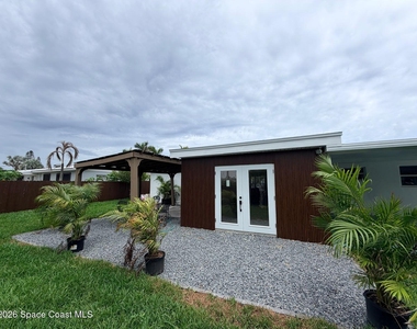 205 Melaleuca Drive E - Photo Thumbnail 15