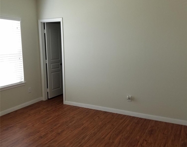 30238 Creekside Drive - Photo Thumbnail 7