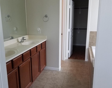 30238 Creekside Drive - Photo Thumbnail 14