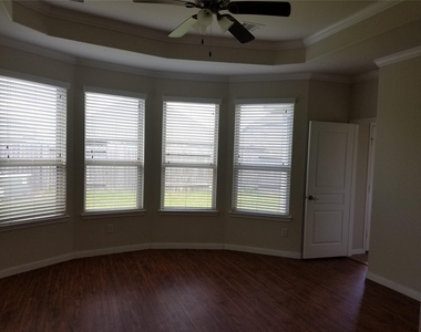 30238 Creekside Drive - Photo Thumbnail 15