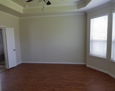 30238 Creekside Drive - Photo Thumbnail 13