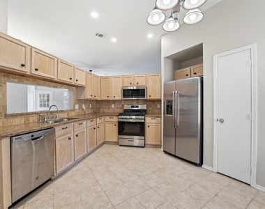 2618 Heatherknoll Drive - Photo Thumbnail 10