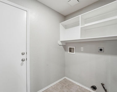 2618 Heatherknoll Drive - Photo Thumbnail 14