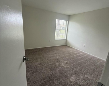 1200 Vineland Street - Photo Thumbnail 16