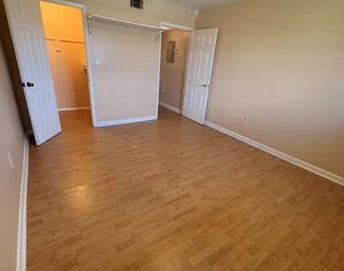 248 Berkshire Lane - Photo Thumbnail 10