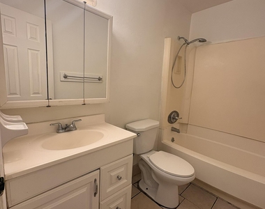 248 Berkshire Lane - Photo Thumbnail 8