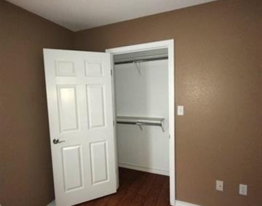 5330 Wellington Lane - Photo Thumbnail 14