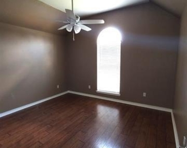 5330 Wellington Lane - Photo Thumbnail 13