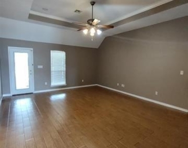 5330 Wellington Lane - Photo Thumbnail 4