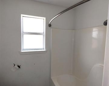 5330 Wellington Lane - Photo Thumbnail 10