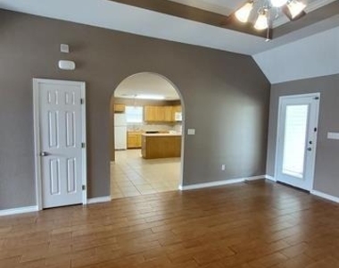 5330 Wellington Lane - Photo Thumbnail 5