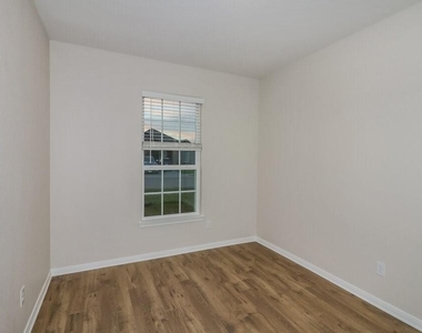 7619 Tipton Meadow Way - Photo Thumbnail 10