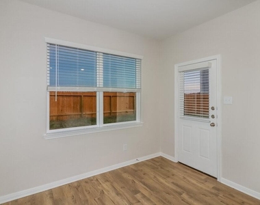 7619 Tipton Meadow Way - Photo Thumbnail 3