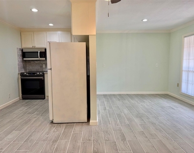 1311 Antoine Drive - Photo Thumbnail 13