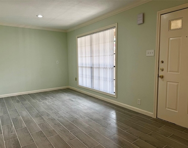 1311 Antoine Drive - Photo Thumbnail 5