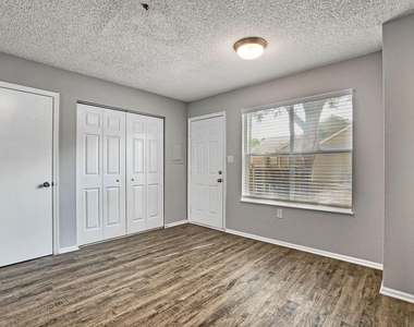 12021 Mccormick Rd - Photo Thumbnail 7