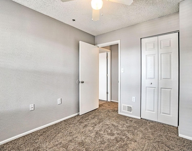 12021 Mccormick Rd - Photo Thumbnail 8